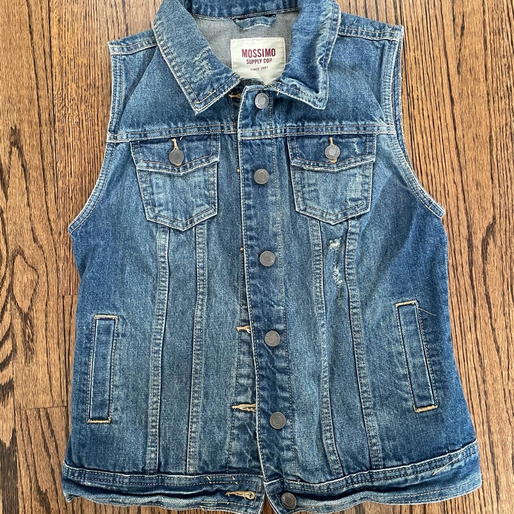 Mossimo women’s denim vest. Size Small